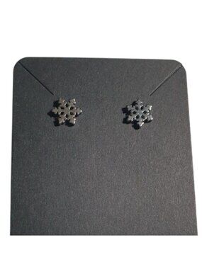 Snowflake Stud Earrings Silver Tone Winter Lightweight Women Girls Jewelry Gift